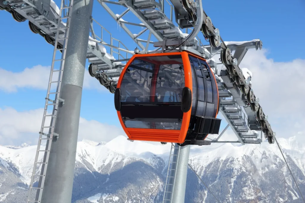 Curved glass on a cable car gondola